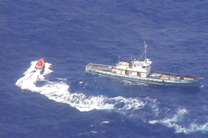 Pacific Laurel taking on water Aug. 5 2006
Source: USCG video