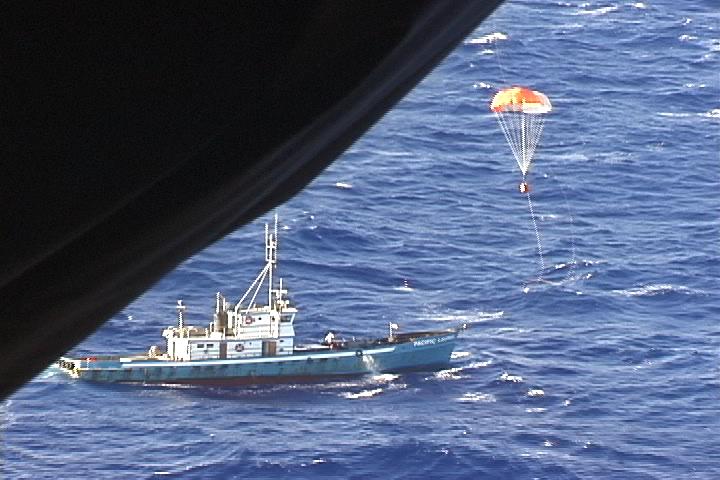 C-130 dropping dewatering pump to Pacific Laurel Aug. 5 2006
Source: USCG video